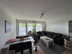 Helles Wohnzimmer mit Balkon