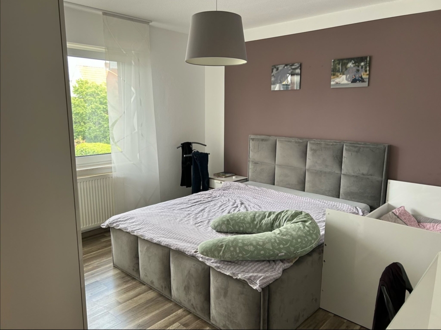 Schlafzimmer mit Doppelbett