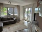 Helles Wohnzimmer mit Balkon