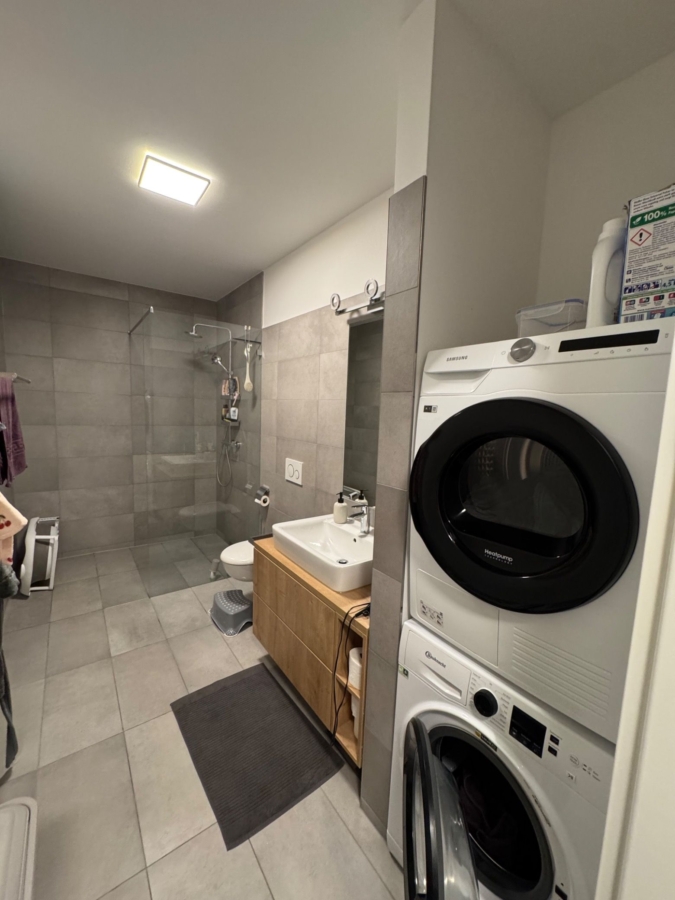 Modernes Badezimmer