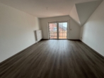 Helles Wohnzimmer mit Balkon - Geräumige 3-Zimmer Wohnung im Ortskern von Neuenkirchen/Br. zu vermieten!