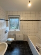 Helles Badezimmer mit Fenster - Geräumige 3-Zimmer Wohnung im Ortskern von Neuenkirchen/Br. zu vermieten!