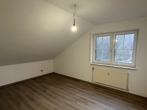 Helles Dachgeschosszimmer - Geräumige 3-Zimmer Wohnung im Ortskern von Neuenkirchen/Br. zu vermieten!