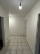 Heller Flur mit Fliesenboden - Geräumige 3-Zimmer Wohnung im Ortskern von Neuenkirchen/Br. zu vermieten!
