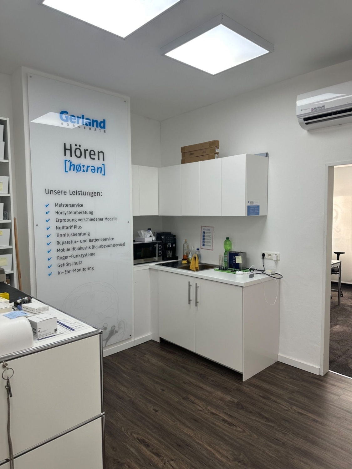 Moderne Gewerbeeinheit innen
