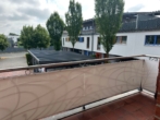 Balkonblick auf Wohnstraße
