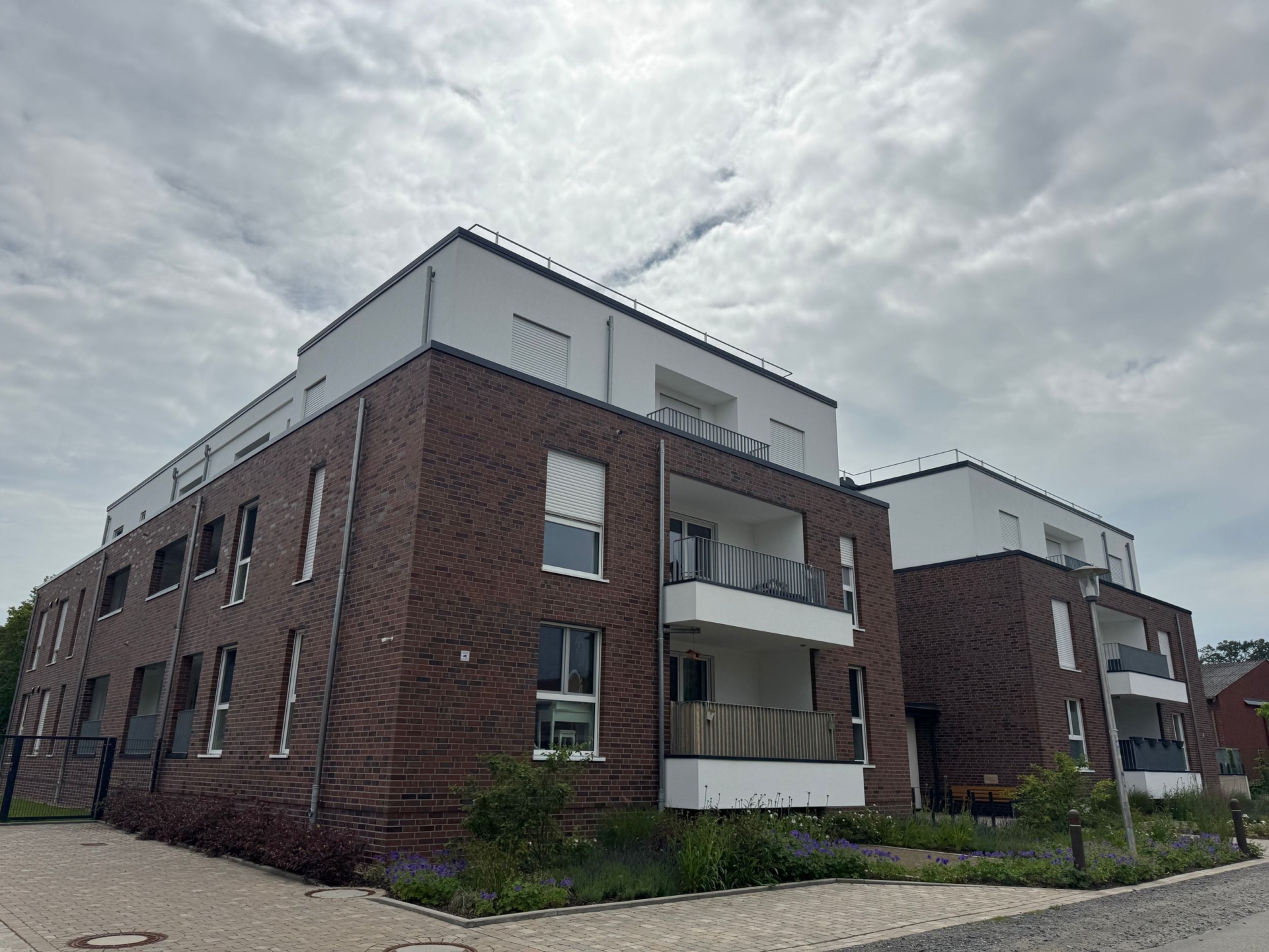 Modernes Mehrfamilienhaus