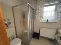 Badezimmer mit Dusche