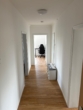 Heller Flur mit Bürostuhl - Wohngemeinschaft zentral in Osnabrück!