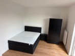 Helles Schlafzimmer mit Möbeln - Wohngemeinschaft zentral in Osnabrück!