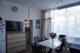Helles Wohnzimmer mit Esstisch