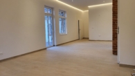 Modernes Wohnzimmerdesign - Hier fehlt Ihnen nichts! Stilvoller energetisch kersanierter Altbau zu vermieten!