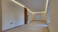 Moderner Wohnraum mit LEDs - Hier fehlt Ihnen nichts! Stilvoller energetisch kersanierter Altbau zu vermieten!